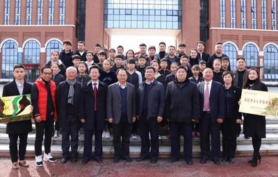 遵演集团与遵义市体校签约联合培养杂技艺术人才